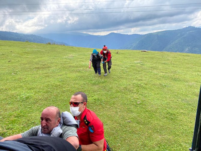 Giresun'da sel sonrası mahsur kalan vatandaşlar helikopterle kurtarıldı