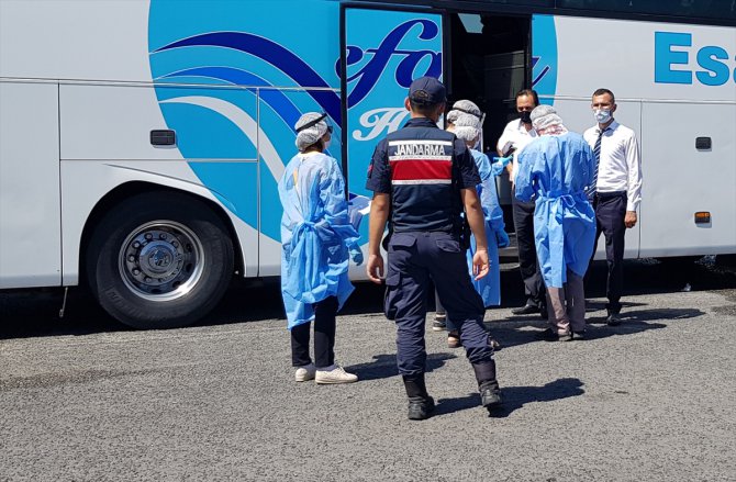 Manisa'da, karantina kurallarını ihlal eden kişi otobüste yakalandı