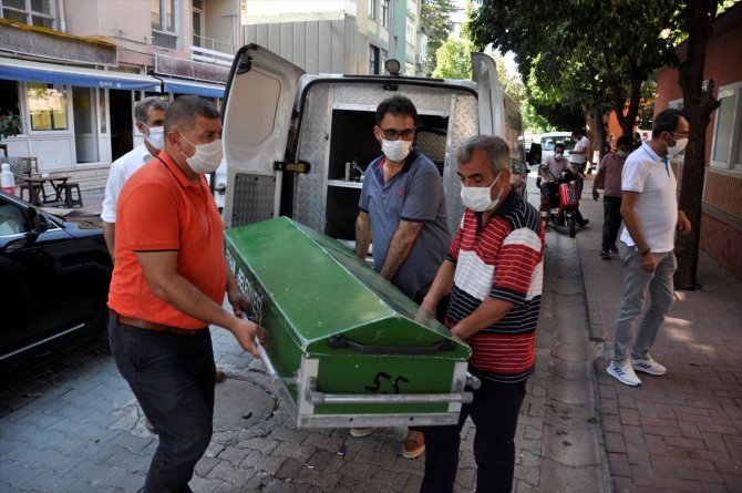 Adana'da balkondan düşen sıva parçasıyla yaralanan veteriner hayatını kaybetti