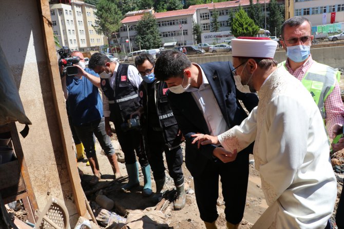 Diyanet İşleri Başkanı Ali Erbaş, sel bölgesinde: