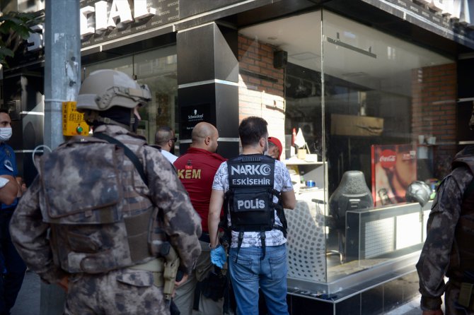 Eskişehir'de polisin "dur" ihtarına uymayan 3 şüpheli yakalandı