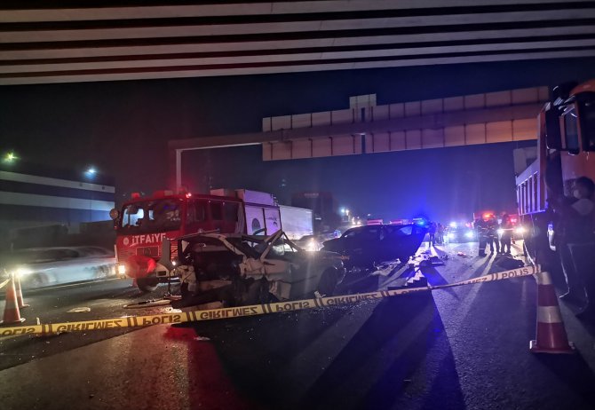 Kocaeli'nde zincirleme trafik kazası: 3 ölü, 2 yaralı