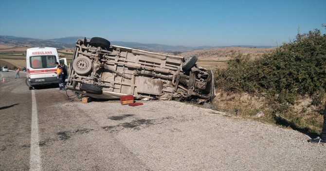 Samsun'da yolcu minibüsü ile kamyon çarpıştı: 1 ölü, 6 yaralı