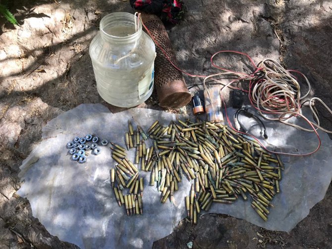 Bingöl'de PKK'lı teröristlere ait mühimmat ve malzeme ele geçirildi