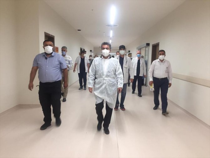 Erzurum'da yoğun bakım çalışanlarından "maske, mesafe ve hijyen" mesajı