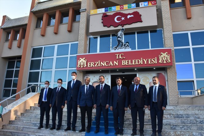 Gençlik ve Spor Bakanı Kasapoğlu, Erzincan Şehir Stadyumu'nu gezdi