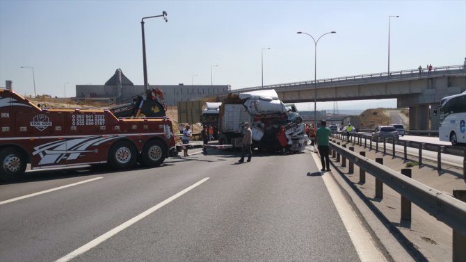 Anadolu Otoyolu'ndaki zincirleme kaza trafiği aksattı