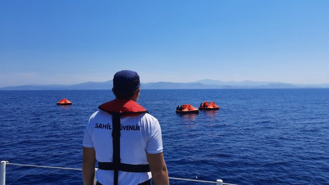 Aydın'da Türk karasularına geri itilen 41 sığınmacı kurtarıldı