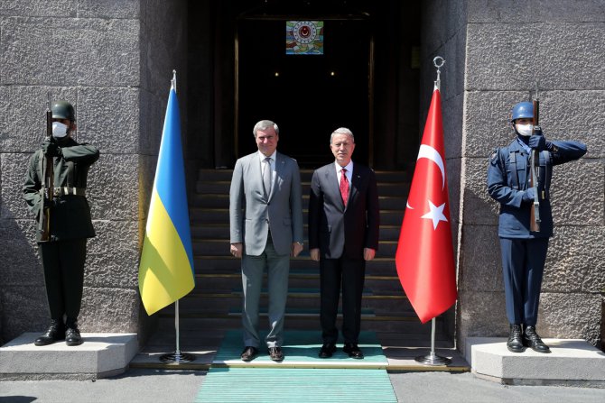 Bakan Akar, Ukrayna Başbakan Yardımcısı Urisky ile bir araya geldi