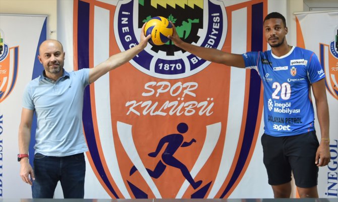 Efeler Ligi ekiplerinden İnegöl Belediyespor'da Uriarte Osmany'nin sözleşmesi uzatıldı