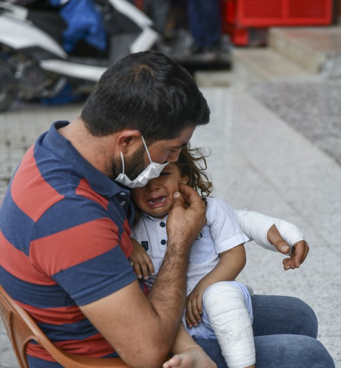 GÜNCELLEME - Gaziantep'te balkonda oynayan çocuk, kaldırımda oturan kişinin üzerine düştü