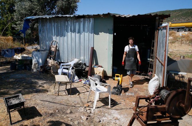 Üniversite öğrencisi Şam çeliği için evinin yanına atölye kurdu