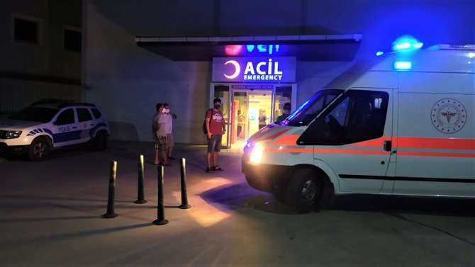 Datça'da kafe önündeki masada oturanlara otomobil çarptı: 5 yaralı