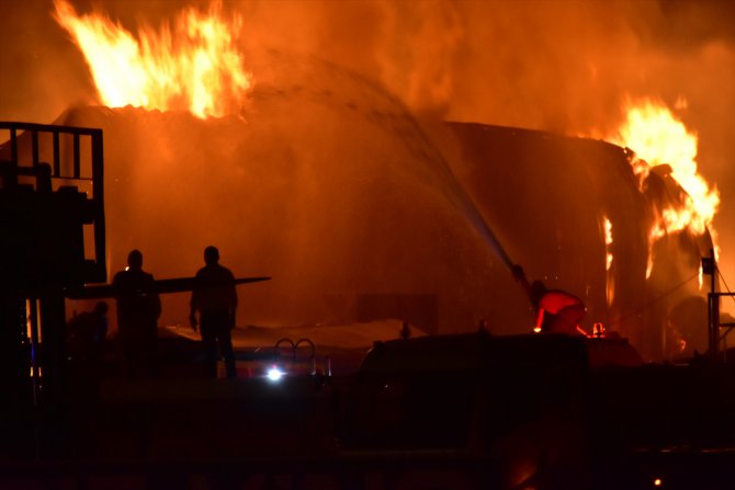 GÜNCELLEME - Gaziantep'teki fabrika yangınına müdahale sürüyor