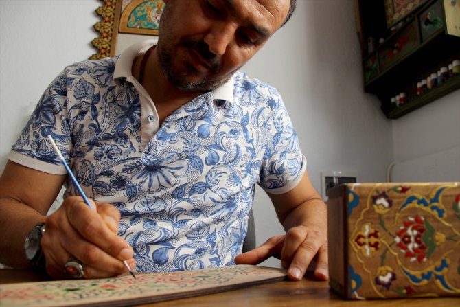 Osmanlı süsleme sanatını öğrenmek için İstanbul'dan Edirne'ye geliyor