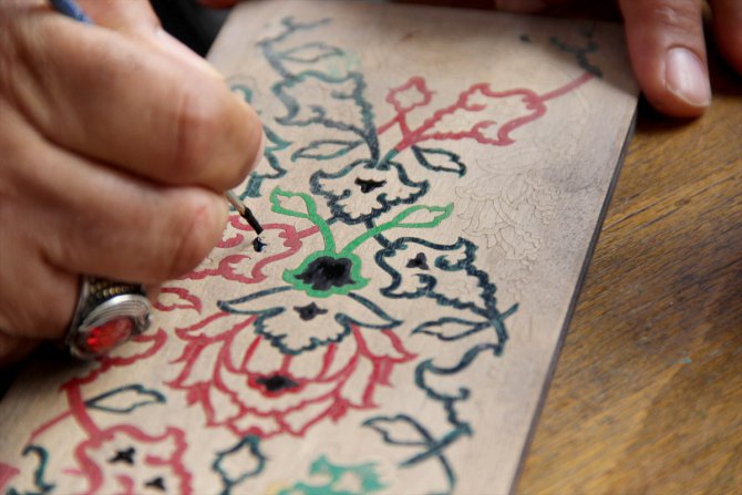 Osmanlı süsleme sanatını öğrenmek için İstanbul'dan Edirne'ye geliyor