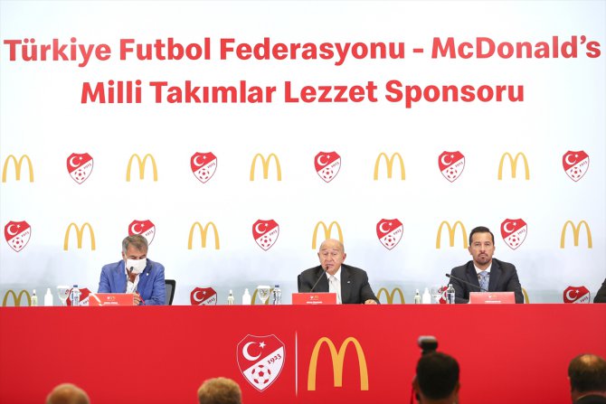 TFF Başkanı Özdemir: "1 Ekim'den itibaren maçları yüzde 30 kapasiteyle seyircili oynatmak istiyoruz"