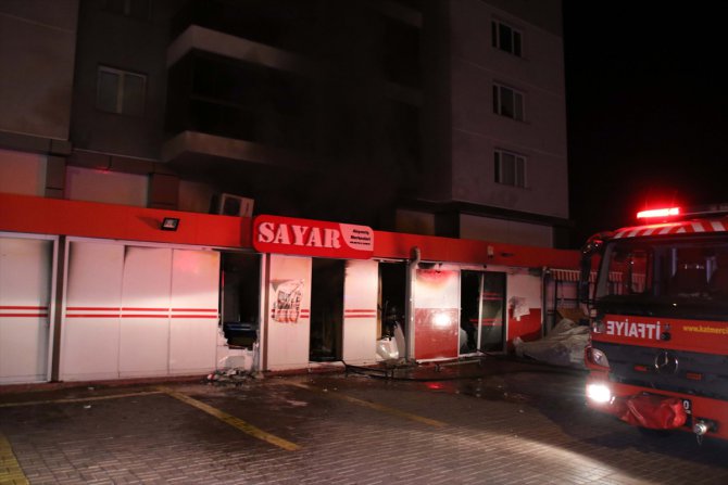Uşak'ta markette çıkan yangın hasara neden oldu