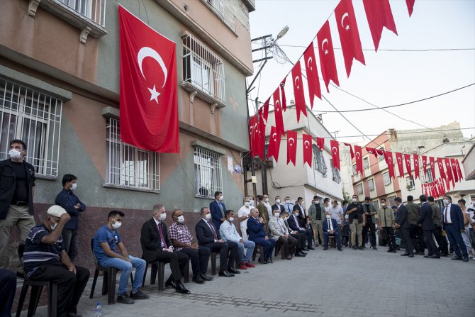 Adalet Bakanı Gül'den Gaziantep'te şehit ailesine taziye ziyareti