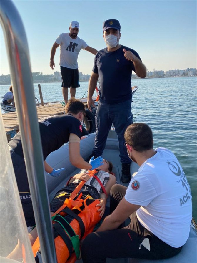 Adana’da adada bacağı kırılan kişiyi sahil güvenlik ekipleri kurtardı