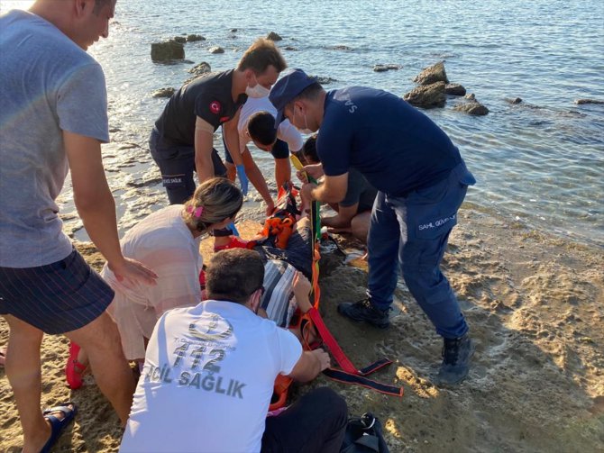 Adana’da adada bacağı kırılan kişiyi sahil güvenlik ekipleri kurtardı