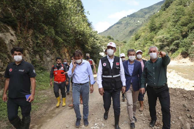 Çevre ve Şehircilik Bakanı Kurum, Giresun'da selin hasara yol açtığı üç ilçede incelemede bulundu