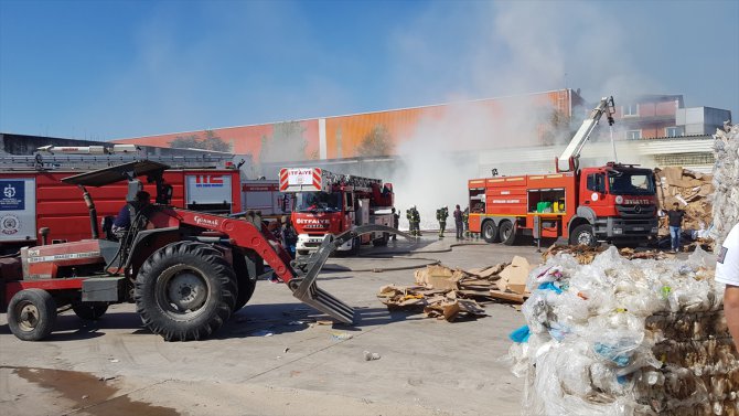 Kocaeli'de geri dönüşüm tesisinde yangın hasara neden oldu