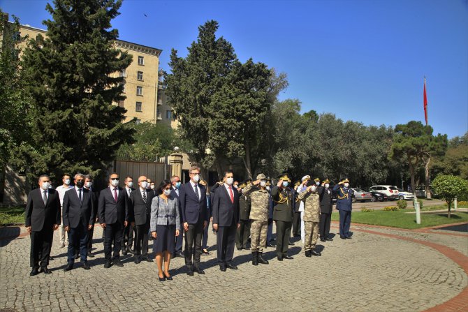 Büyük Zafer'in 98. yıl dönümü dolayısıyla Türkiye'nin Bakü Büyükelçiliğinde tören düzenledi