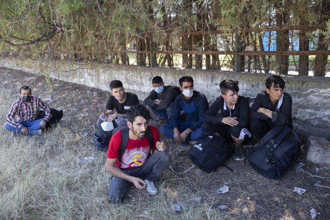 Edirne'de sınırda 11 sığınmacı yakalandı