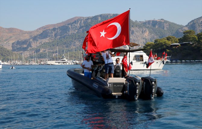 Fethiye'de Zafer Bayramı Türk bayraklarıyla süslenen teknelerle kutlandı
