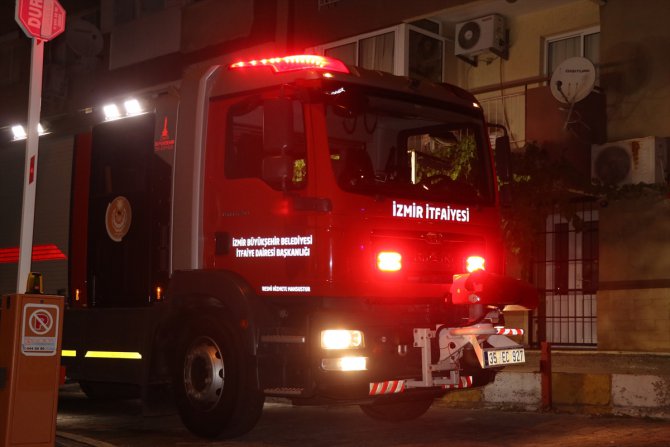 İzmir'de "çöp evde" çıkan yangında bir kişi öldü
