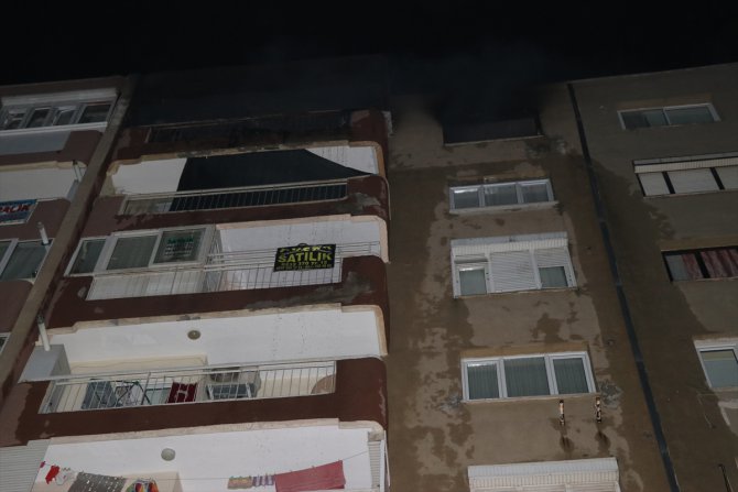 İzmir'de "çöp evde" çıkan yangında bir kişi öldü