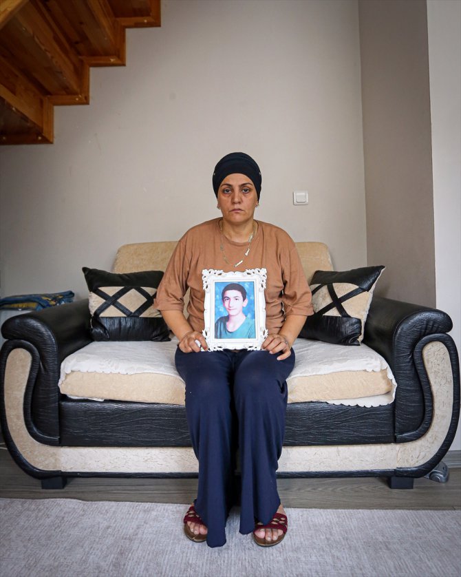 Kanser hastası anne, oğluna kavuşmak için 1 yıldır HDP önünde evlat nöbetinde