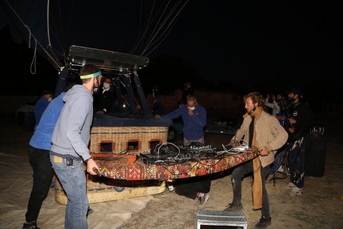 DJ Ben Böhmer Kapadokya'da sıcak hava balonunda performans sergiledi