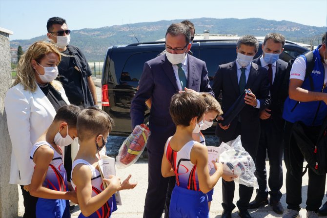 Gençlik ve Spor Bakanı Kasapoğlu, Balıkesir'de temel atma töreninde konuştu: