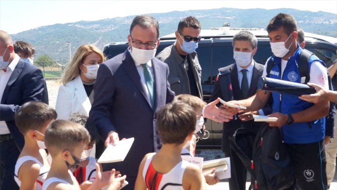 Gençlik ve Spor Bakanı Kasapoğlu, Balıkesir'de temel atma töreninde konuştu: