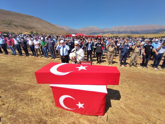 Giresun'daki selde şehit olan Uzman Çavuş Aykut Variyenli son yolculuğuna uğurlandı