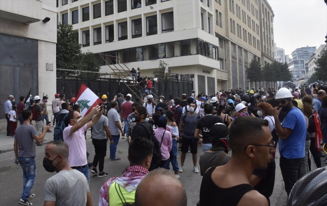 Beyrut'ta güvenlik güçleri protestoculara müdahale etti