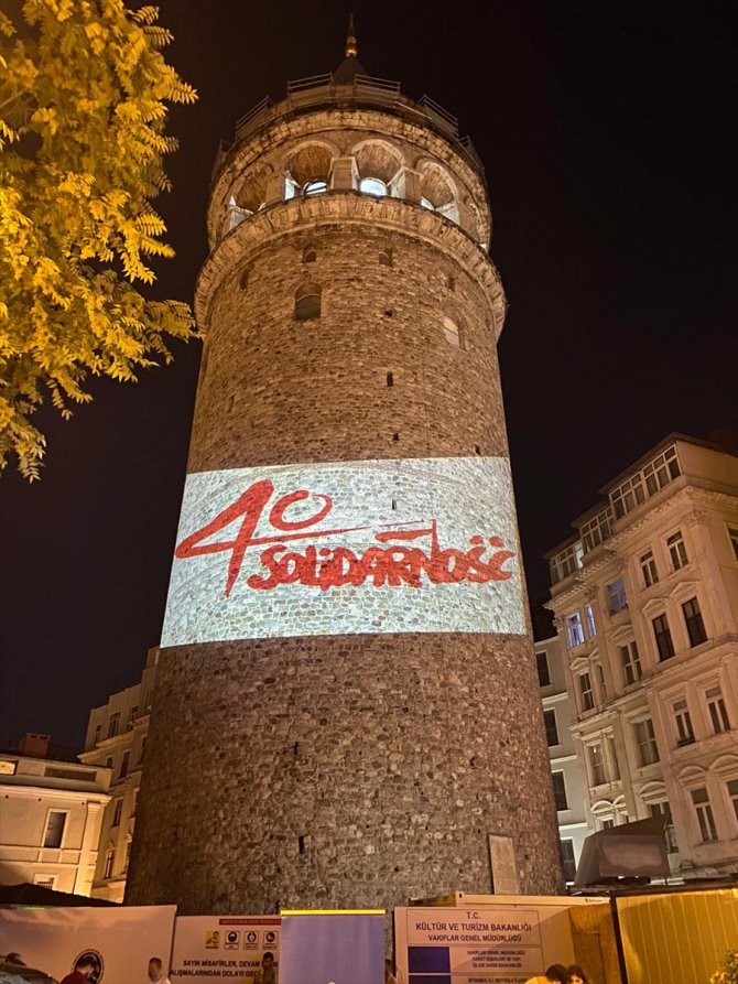 Galata Kulesi, Polonya Dayanışma Sendikası'nın 40. yıl dönümünde "Solidarnosc" logosuna büründü
