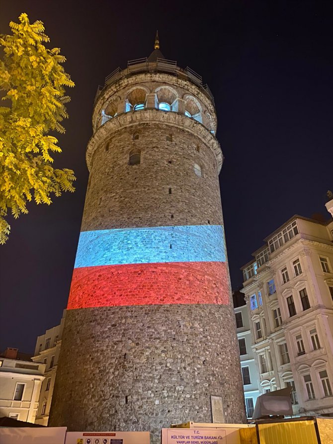 Galata Kulesi, Polonya Dayanışma Sendikası'nın 40. yıl dönümünde "Solidarnosc" logosuna büründü