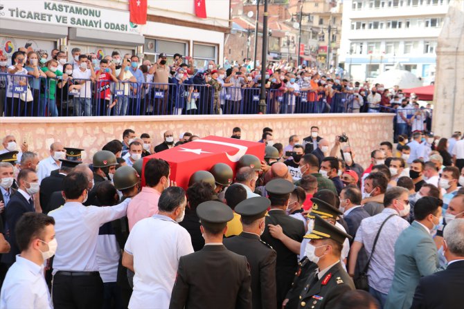 Hakkari'de araç kazasında şehit olan askerin cenazesi Kastamonu'da defnedildi