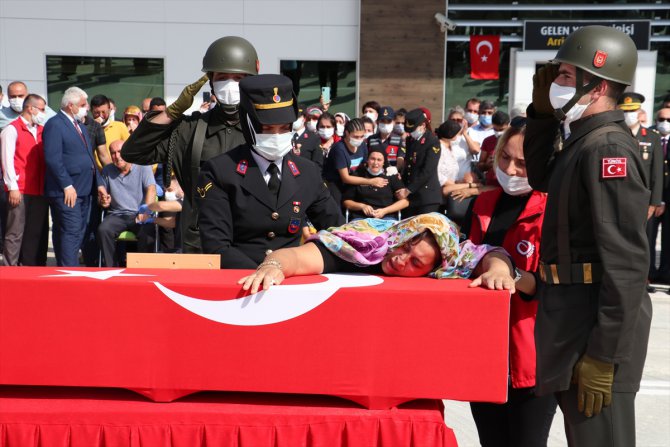 Hakkari'de araç kazasında şehit olan askerin cenazesi Kastamonu'da defnedildi