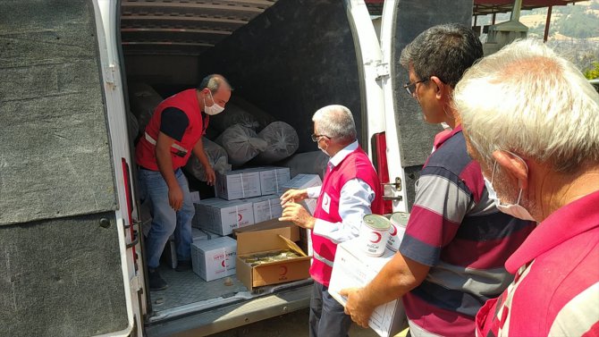Türk Kızılay'dan Adana'daki orman yangınından etkilenen ailelere yardım