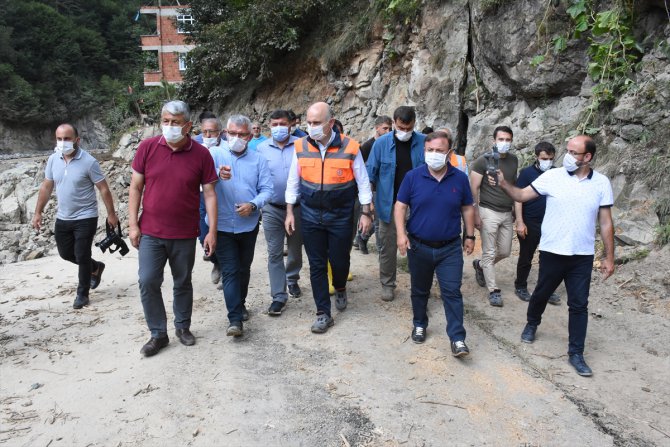 Ulaştırma ve Altyapı Bakanı Karaismailoğlu, selden etkilenen Espiye'de incelemelerde bulundu
