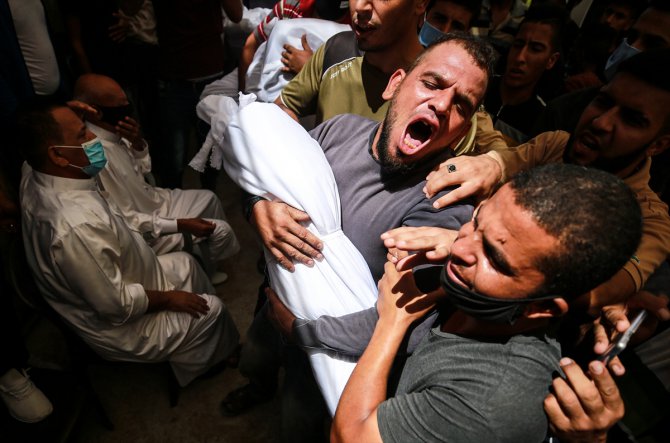 Gazze'de mumun neden olduğu yangın sonucu ölen 3 çocuğun cenazesi defnedildi