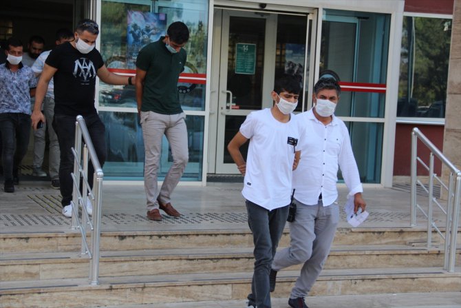 İzmir'de 10 kişinin 1 milyon 500 bin lirasını dolandıran 5 zanlı Manisa'da yakalandı