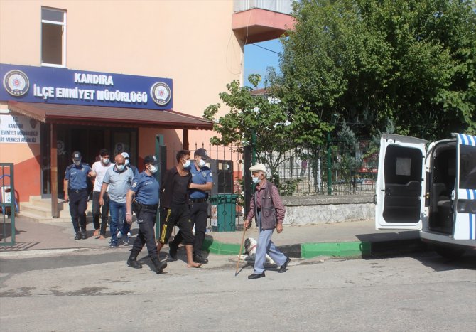 GÜNCELLEME - Kandıra'da devriye görevi yapan polis ekibine saldıran 4 şüpheli serbest bırakıldı