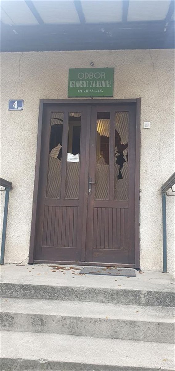 Karadağ'ın Pljevlja şehrindeki İslam Birliği binasına çirkin saldırı
