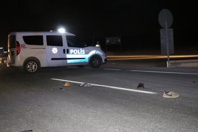 Kütahya'da kamyonetin çarptığı iki kardeşten biri öldü