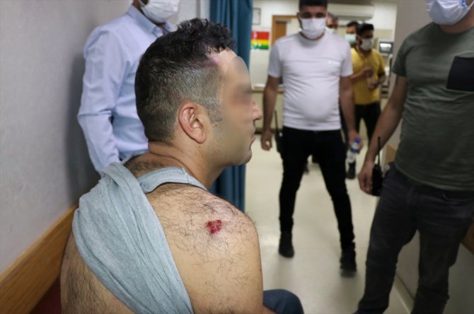 Van'da 2 zabıta memuru, dilenci yakınlarının saldırısı sonucu yaralandı
